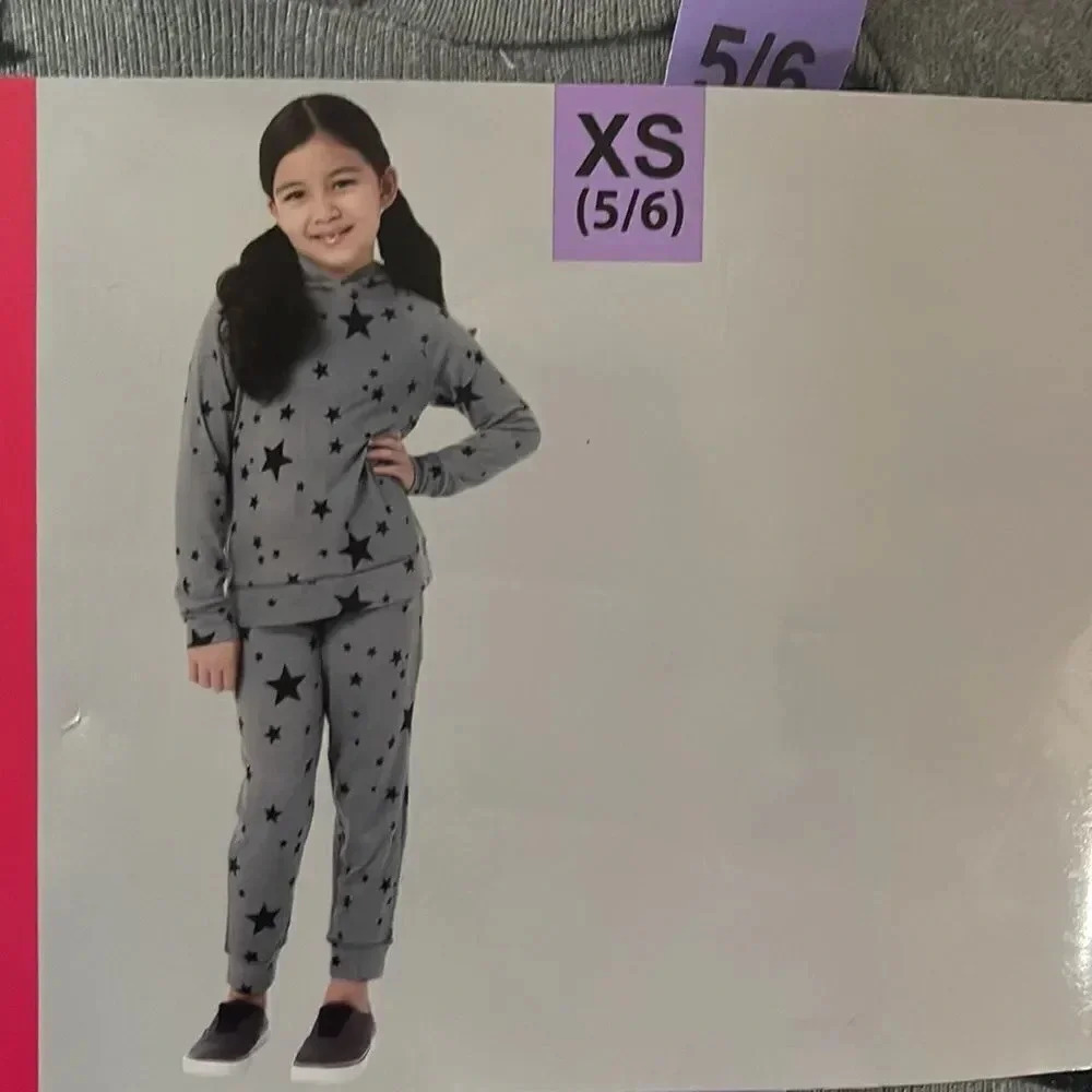 32 Degrees Youth 2-piece Set Gray with Stars in 5/6 only